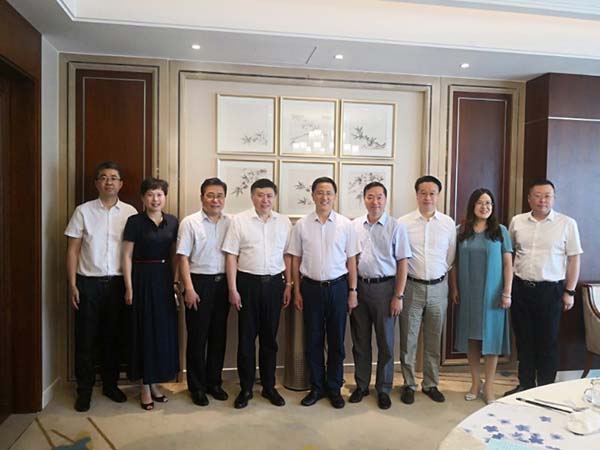 千亿球友会集团董事长郭宏新一行赴山东潍坊考察交流