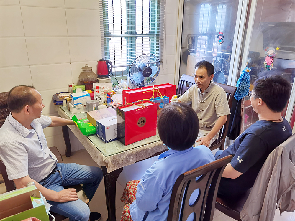 苏源热电开展“情暖中秋”慰问活动 