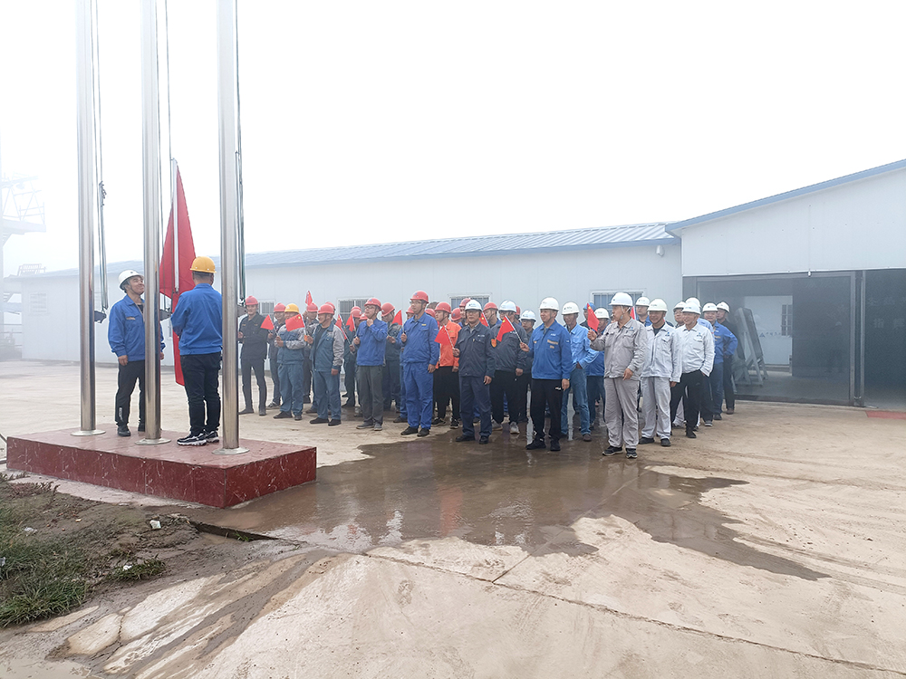 天耀祖国，不负韶华—记新绛千亿球友会国庆升国旗仪式 